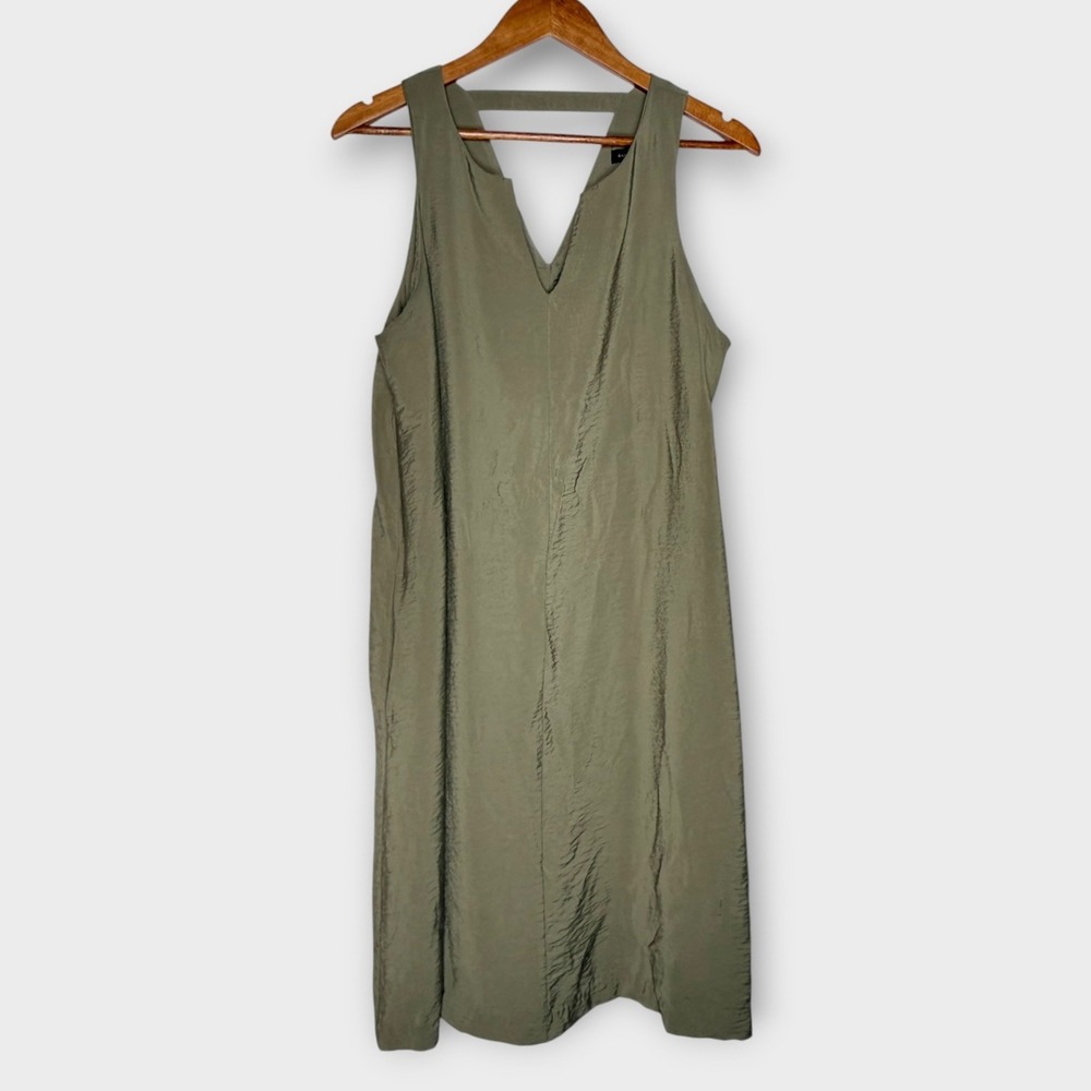 Banana Republic V-Neck Sleeveless Slip Dress Green Neutral Silky Chic Size Large